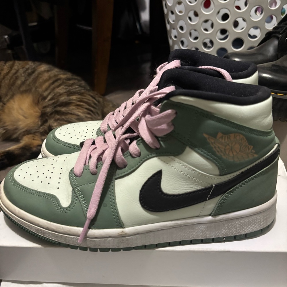 Nike Air Jordan Mid SE